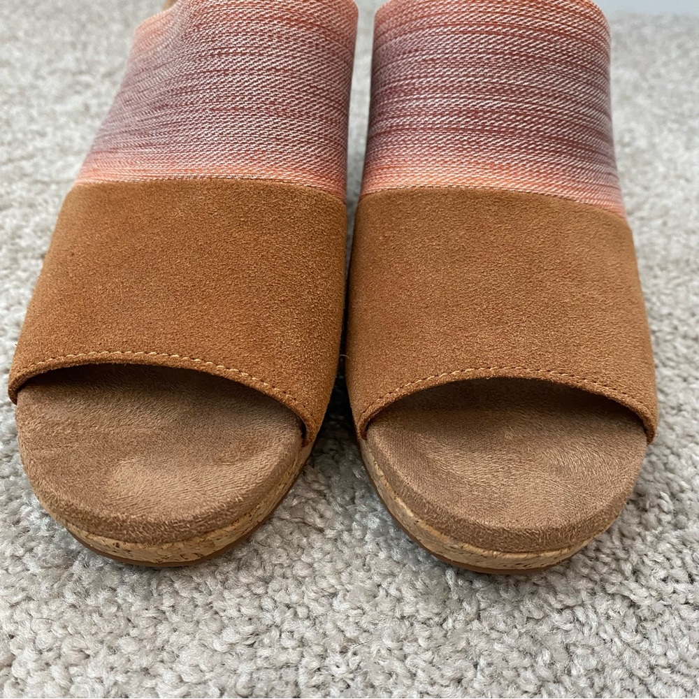 TOMS Cork Wedge Sandals 8 - Picture 3 of 9